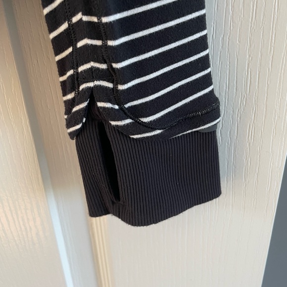 Lululemon base runner 1/2 zip sz 10 black with white stripes - Picture 2 of 8